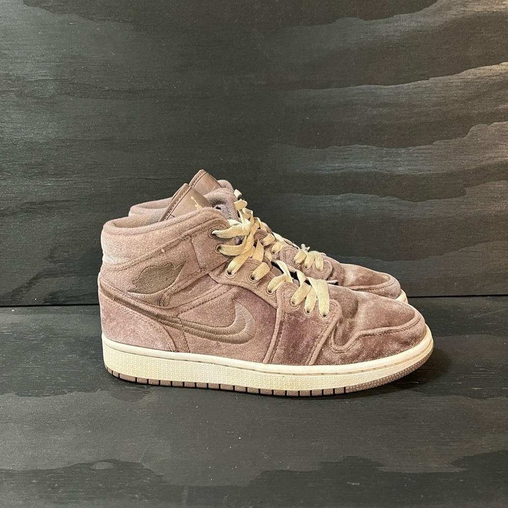 Nike Air Jordan 1 Mid SE Womens Size 8 Purple Smoke/Purple Smoke DQ8397-500